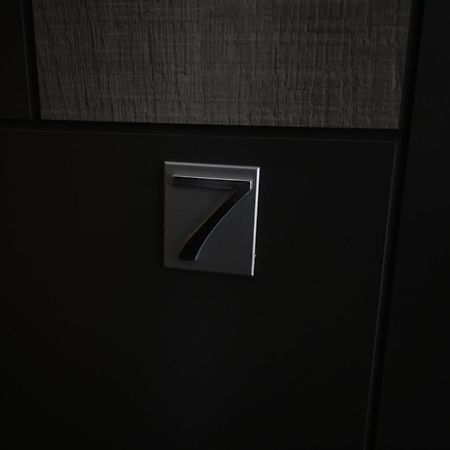 Luana Airport Apartments #7 オトペニ エクステリア 写真