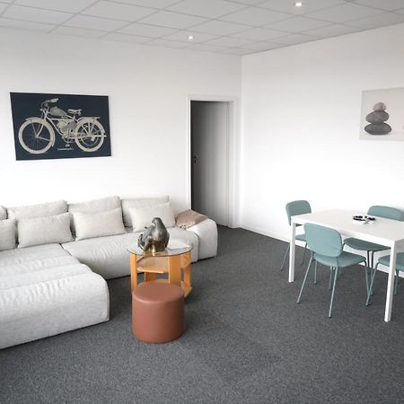 Luana Airport Apartments #7 オトペニ エクステリア 写真