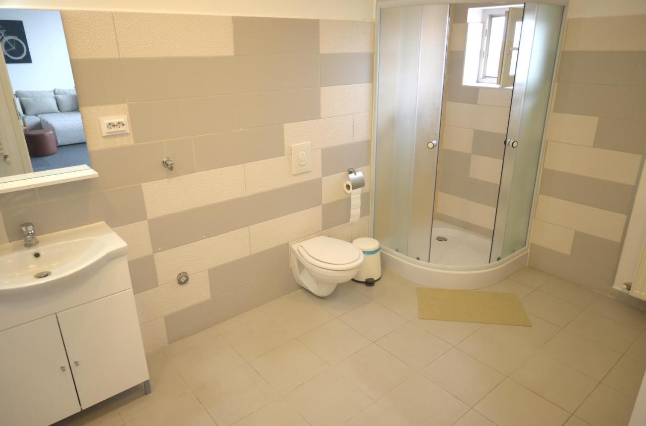 Luana Airport Apartments #7 オトペニ エクステリア 写真