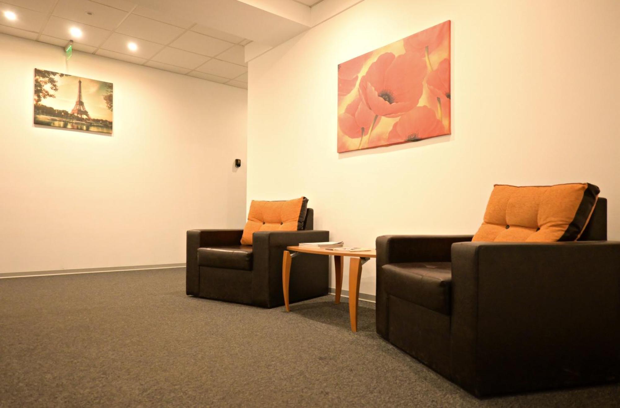 Luana Airport Apartments #7 オトペニ エクステリア 写真