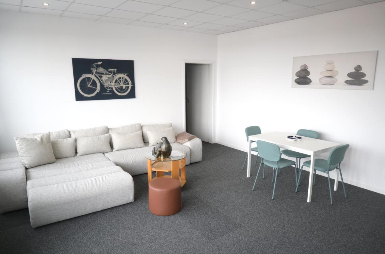 Luana Airport Apartments #7 オトペニ エクステリア 写真